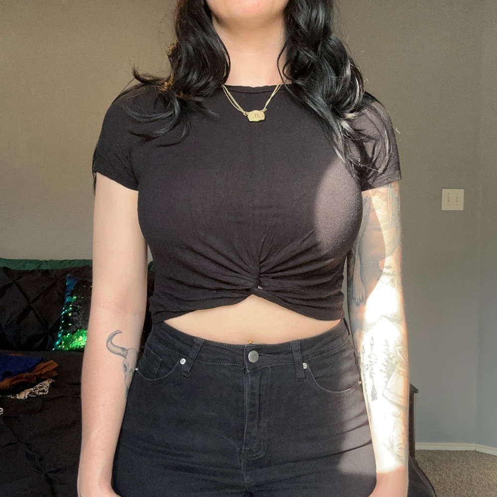 Gaze Black Twist-Detail Crop Top